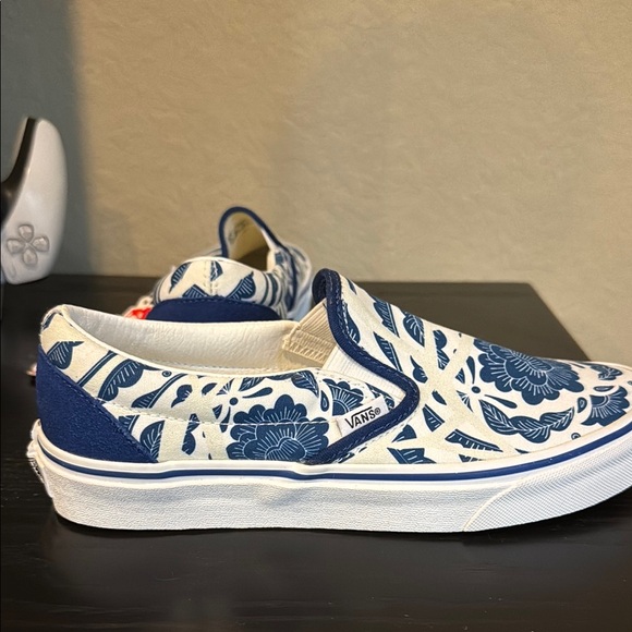 NWT Unisex Vans Blue & White Off The Wall Sneakers W SZ 8, M SZ 6.5, EUR 38.5 - Picture 6 of 6